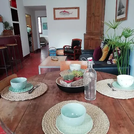 Vieux Port 5 Mn Des Plages Apartment *